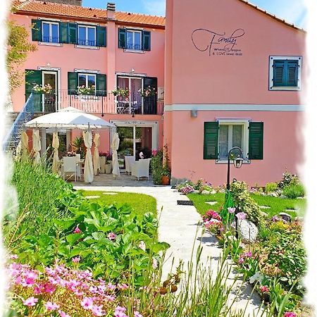 Casa Vacanze Family Albisola Superiore Exterior foto