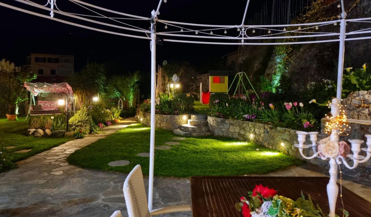 Casa Vacanze Family Albisola Superiore Exterior foto